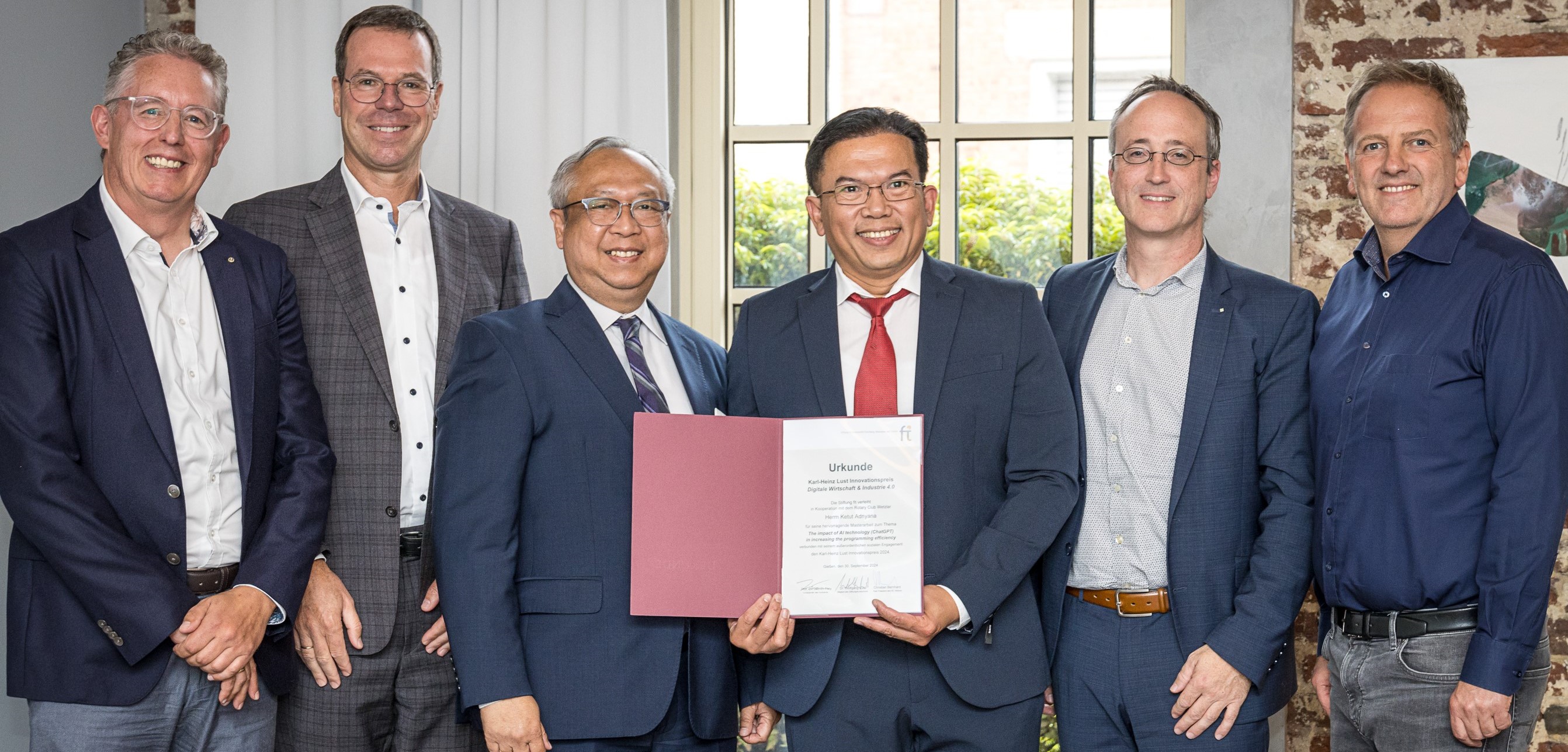 Christian Bernhard (Rotary Club Wetzlar) to the left of Prof. Sames, Indonesian Consul General, Mr. Antonius Yudi Triantoro and to the right of Ketut Adnyana is Prof. Dr. Jochen Frey (Head of Executive Board of Stiftung fit and Vice President of THM) and Dr. Wolfgang Lust.