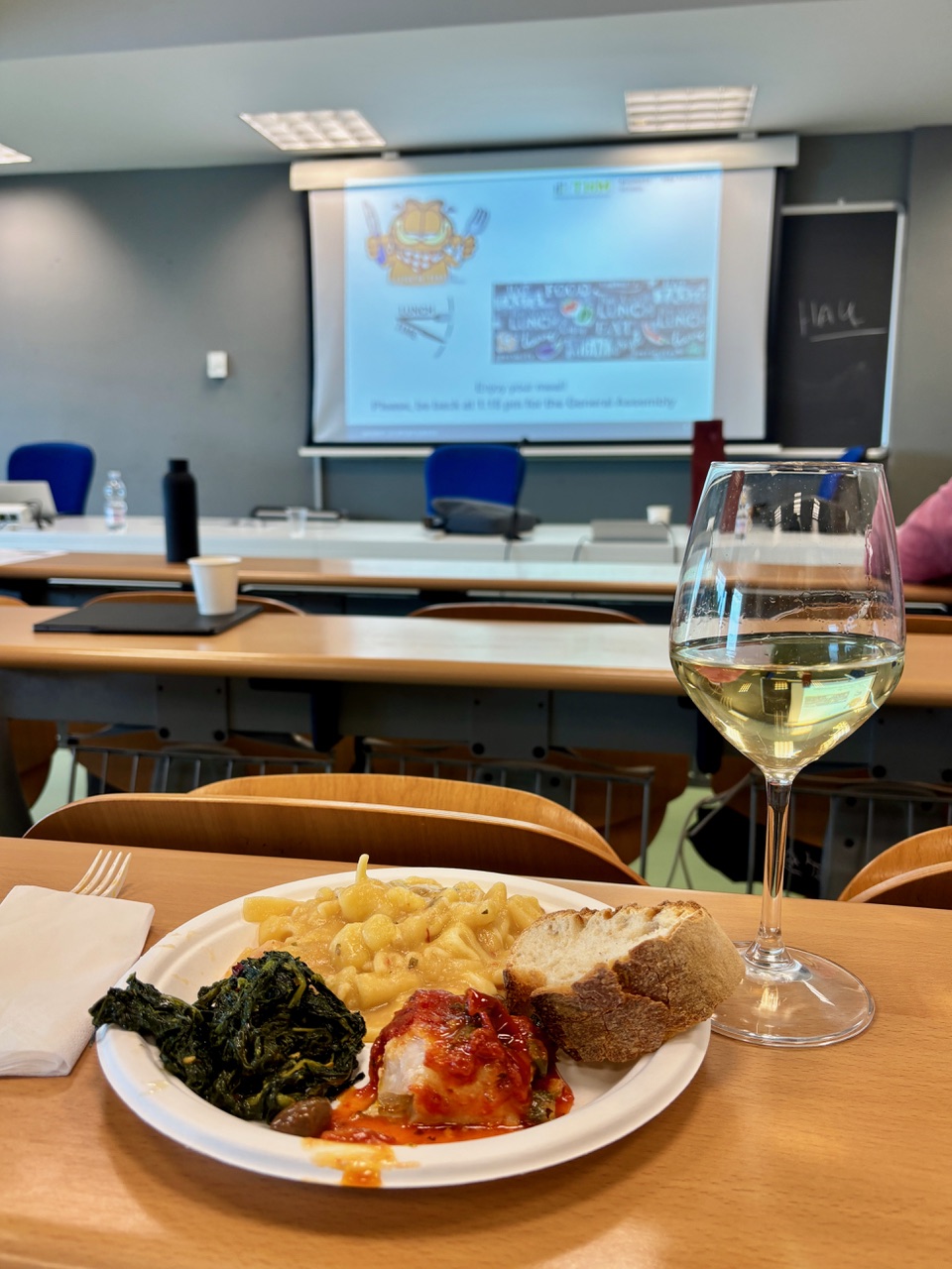 Lunch break made by Italians - this should be the standard