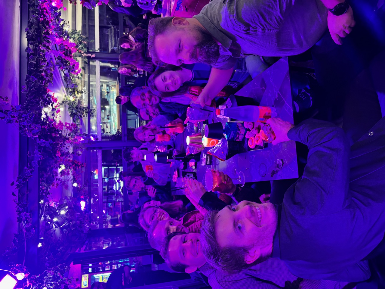 After pizza, beer on the Dante aperitivo bar - cheers to intercultural friendship